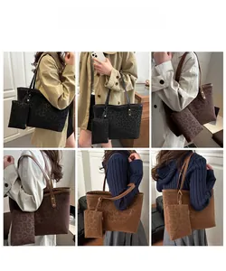 Ensemble sac cabas à imprimé léopard avec pochette assortie porté avec différentes tenues