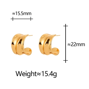 Detailed view of polished gold C-shape earrings with size 22mm x 15.5mm measurements
