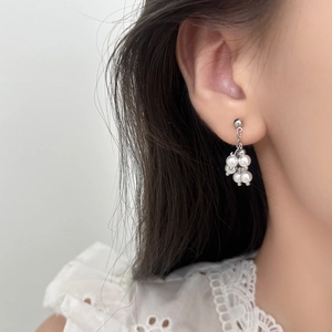 Eleganti orecchini a grappolo con perle argentate da donna in stile vintage francese