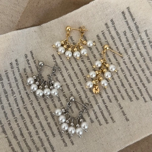 Orecchini pendenti con perle in stile vintage francese, finitura oro e argento di tendenza