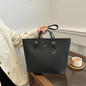 Elegante borsa tote nera grande con logo dorato e tracolla rimovibile da donna