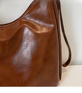 Detailed view of the soft brown vintage tote bag with high-gloss leather texture