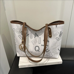 Large capacity printed tote bag in white leather with brown handles and golden charm