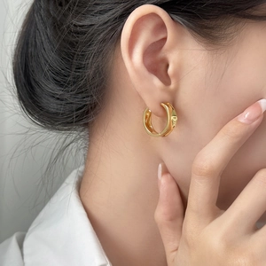 Minimalist irregular gold twisted hoop earrings with geometric design for women