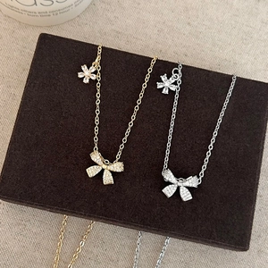 Collier Pendentif Nœud Cuivre Zircon Pavé Petite Fleur Chaîne De Clavicule Plaquée Or Bijoux Pour Femmes
