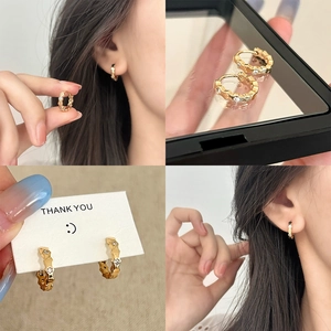 Orecchini A Cerchio Ondulati In Rame Placcato Oro Con Zirconi Intarsiati Gioielli Minimalisti Eleganti Da Donna