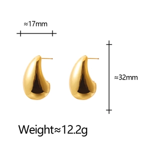 Détails des dimensions des boucles d'oreilles goutte dorées, hauteur 32 mm et largeur 17 mm