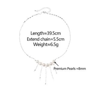 Collier élégant à pampilles en perles argentées avec six perles blanches et fines franges