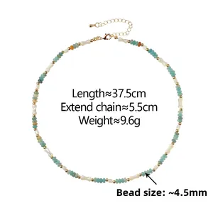 Vue détaillée du collier de perles de 37,5cm avec des perles en nacre style abaque