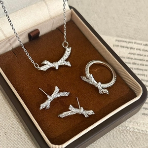Bijoux Nœud Papillon Pour Femmes Zircon Brillant Collier Boucles D'oreilles Bague Cuivre Élégant Accessoires De Fête