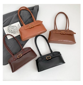 Detailansicht von vier Vintage-Schultertaschen in leuchtendem Orange, Braun und Schwarz