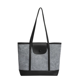 Minimalist grey felt tote bag with black leather straps and large capacity for commuting