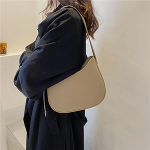 Sac hobo demi-lune beige chic en cuir lisse pour femme, style d'épaule minimaliste