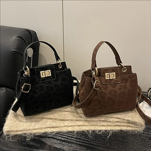 Sac À Main Femme Motif Léopard Suédine Vintage Mat Sac Bandoulière Avec Fermoir Rotatif Doré Et Bandoulière Réglable Élégant
