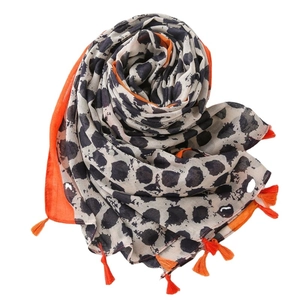 Écharpe en coton lin gris clair à pois noirs avec bordure orange contrastée et glands