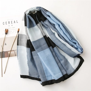 Grand châle à carreaux bleu et blanc pour femme avec texture douce en coton et lin