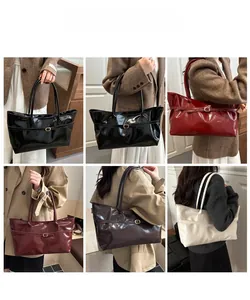 Collage de grands sacs cabas en cuir verni brillant en noir, bordeaux, café et beige
