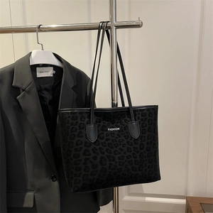 Grote shopper met luipaardprint, zwarte schouderbanden en FASHION-tekstdetail