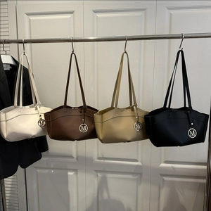 Women Fashion PU Leather Tote Bag Large Capacity Shoulder Bag With Metal Letter M Pendant Minimalist Daily Work Handbag