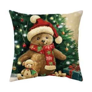 Weicher Weihnachts-Kissenbezug mit Teddybären und festlich geschmückten Weihnachtsbäumen