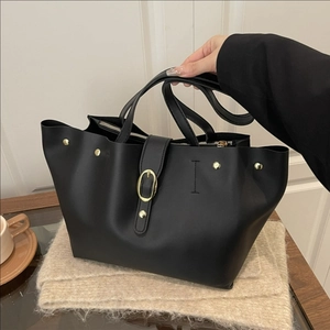 Grand Sac Cabas En Cuir PU Femmes Niche Rivet Boucle Métallique Sac À Épaule Sous L'Aisselle Pour Trajet Quotidien Vintage