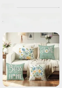 Details von vier Kissenbezügen mit Frühlingsmargariten und Schmetterlingen auf Sofa