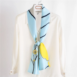 Élégant Foulard Étroit en Satin pour Femmes Imprimé Floral de Fleur de Prunier Ruban Mince Effet Soie pour Cheveux Sac Cou