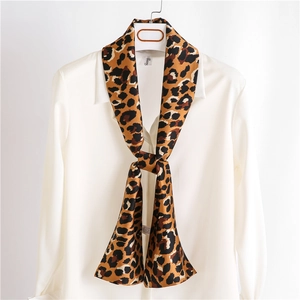 Foulard Étroit à Imprimé Léopard pour Femmes Élégant Ruban de Satin Foulard de Cou pour Décoration de Chemise Bandeau Mode