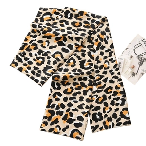 Petit foulard en soie à imprimé léopard, ruban élégant pour décoration de cou femme