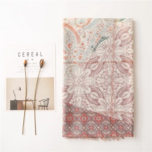Écharpe bohème à motif paisley et franges, tissu léger avec motifs floraux