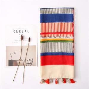 Sciarpa a righe colorate da donna in cotone lino con nappe in stile boho beach
