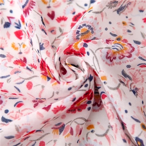 Sciarpa da donna in cotone e lino con elegante stampa floreale e texture leggera