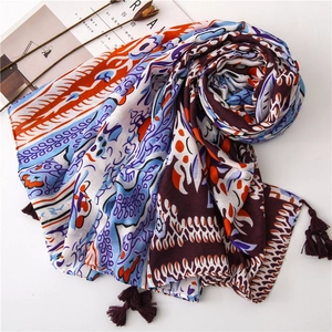 Sciarpa etnica in cotone e lino con stampa paisley e nappe, scialle da spiaggia colorato