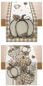 Détail de citrouilles et feuilles d'érable sur chemin de table en coton et lin texturé