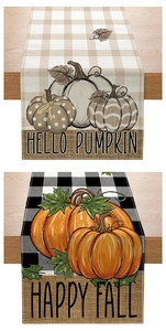Détail de la texture du chemin de table avec motifs citrouilles et vœux d'automne