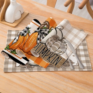 Set di tovagliette in lino con zucche e motivi a scacchi per decorazione tavola autunnale