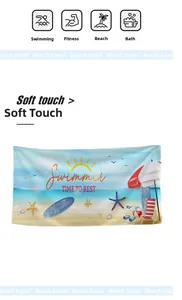 Detailansicht des weichen Mikrofaser-Strandtuchs mit Surfmuster und Saugfähigkeit