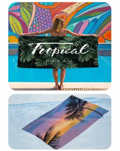 Detail eines Strandtuchs mit Palmblattmuster, Digitaldruck und hoher Farbechtheit