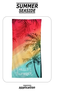 Detail eines bedruckten Strandtuchs mit Farbverlauf, Palmen und Sommer-Text