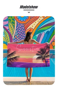 Detail eines Mikrofaser-Strandtuchs mit tropischen Palmen und Sonnenuntergangs-Aufdruck