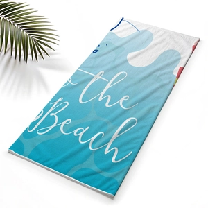 Blaues Wellenmuster Strandtuch mit 'to the Beach' Text und tropischem Palmblatt-Dekor