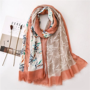 Écharpe en coton et lin imprimé bambou avec pompons et design patchwork orange corail