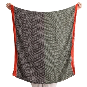 Klassischer großer Schal mit geometrischem Muster, Farbblock-Design und rotem Rand