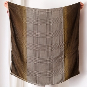 Japanese style gradient houndstooth scarf with lightweight long shawl design