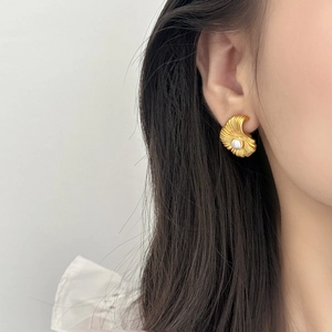French style shell earrings with textured gold finish and centered white pearl for women
