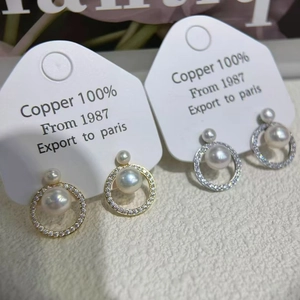 Eleganti orecchini a perla in oro e argento con accenti di cristallo scintillante