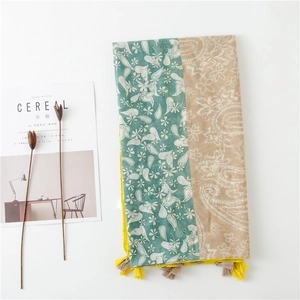 Detail von Paisley-Druck Baumwoll-Leinen-Schal mit Quasten und Farbblock-Design