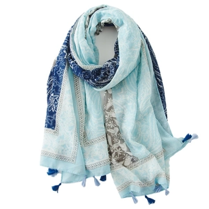 Ethno-Strandtuch für Damen mit Paisleymuster, Blumenmotiven in Blau und dekorativen Fransen