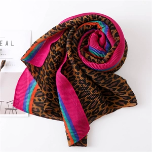 Pleated leopard print scarf with colorful striped edges and elastic texture