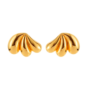 Polished gold fan-shaped stud earrings with minimalist metal shell texture design